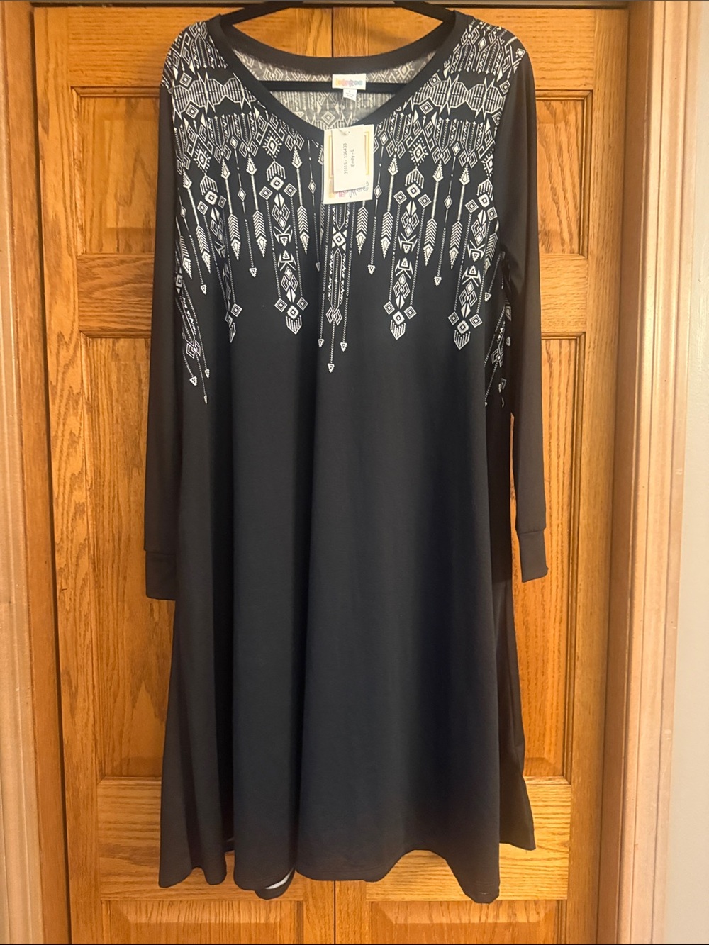 LuLaRoe Emily Long Sleeve Dress Black & White Large Arrows Aztec
